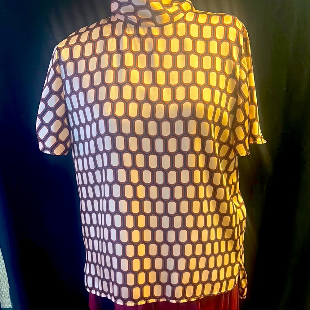 Zara Cream and Brown Short Sleeve Blouse with Geometric Pattern M. Tie in back.